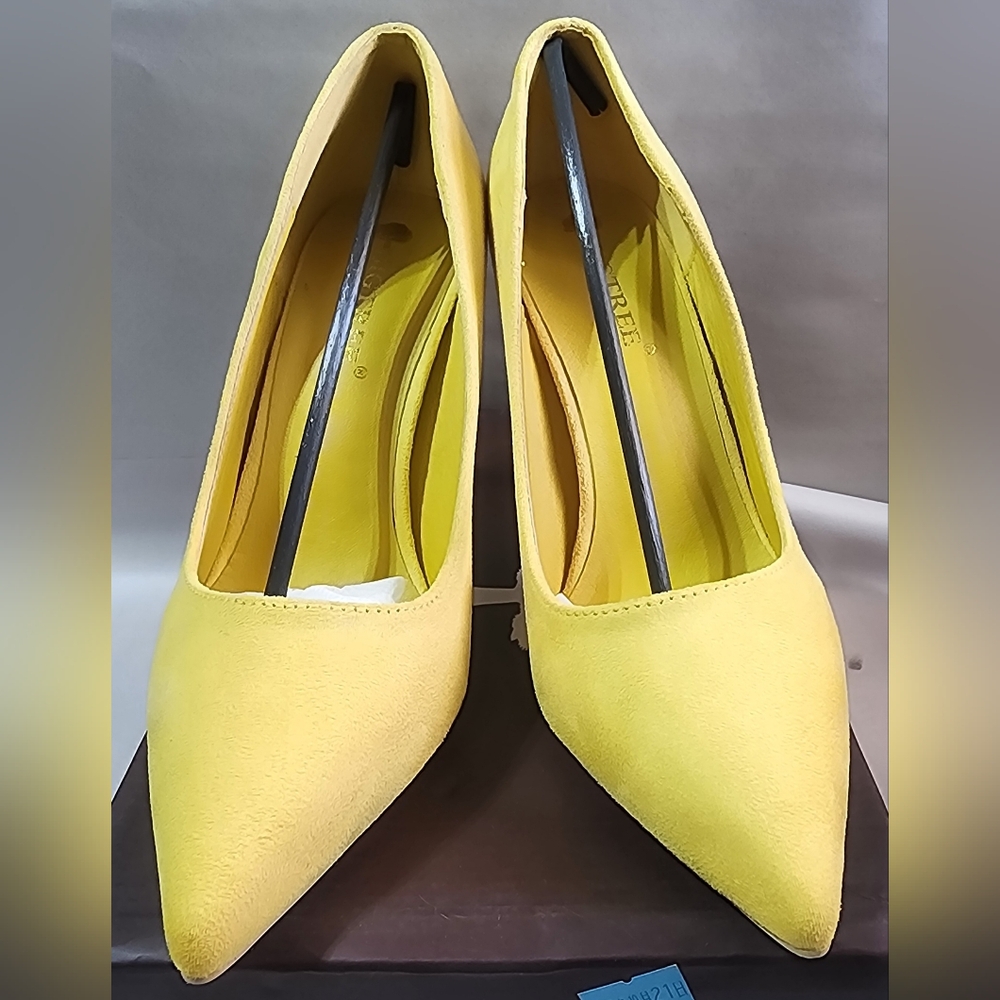 Elegant Yellow Pointed Toe Heels